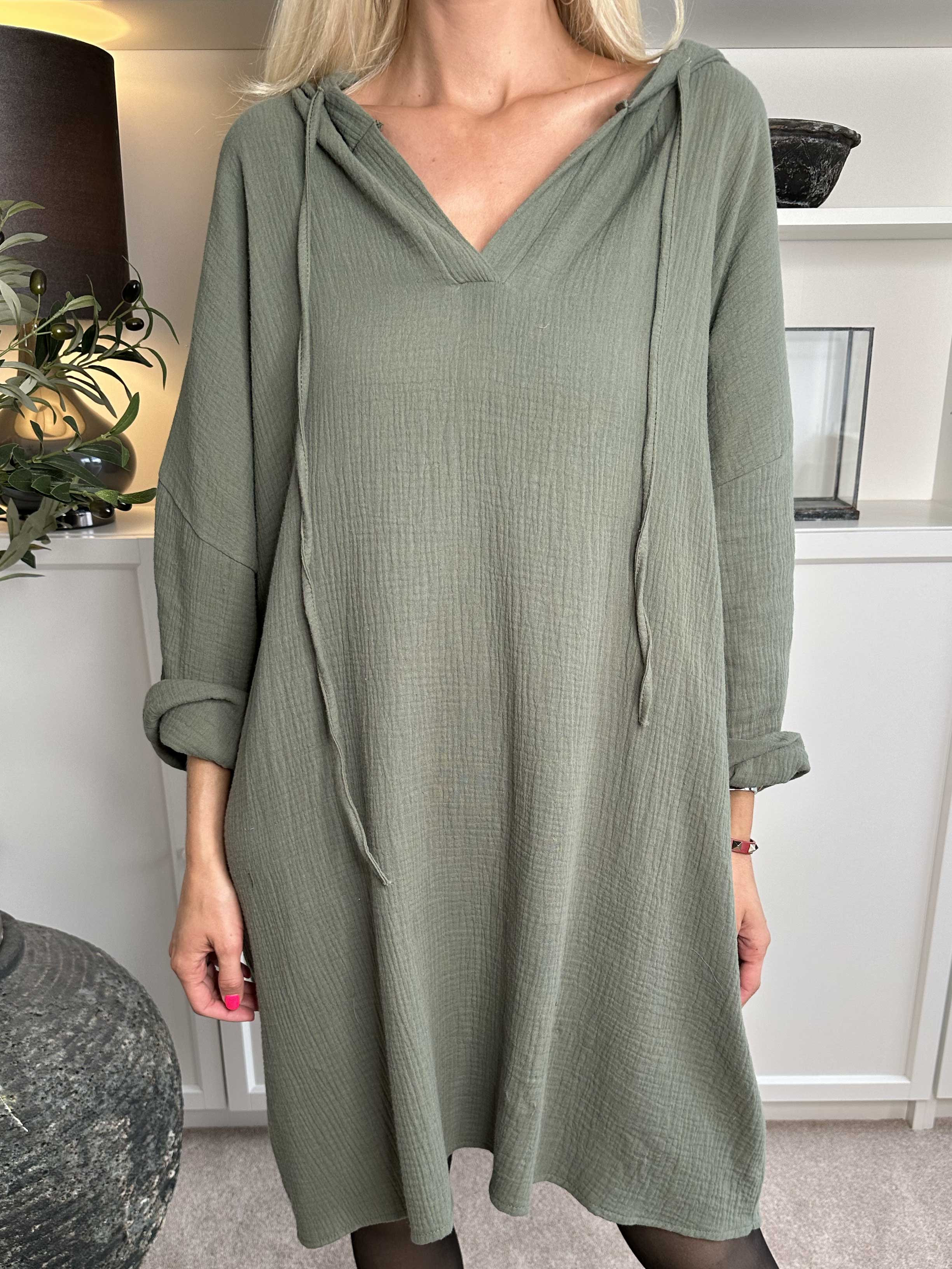 Caro - Blød oversized kjole i bomuld med hætte